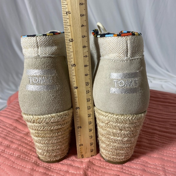 Size 8, Tom’s espadrille wedge, tan, boho - Picture 7 of 9